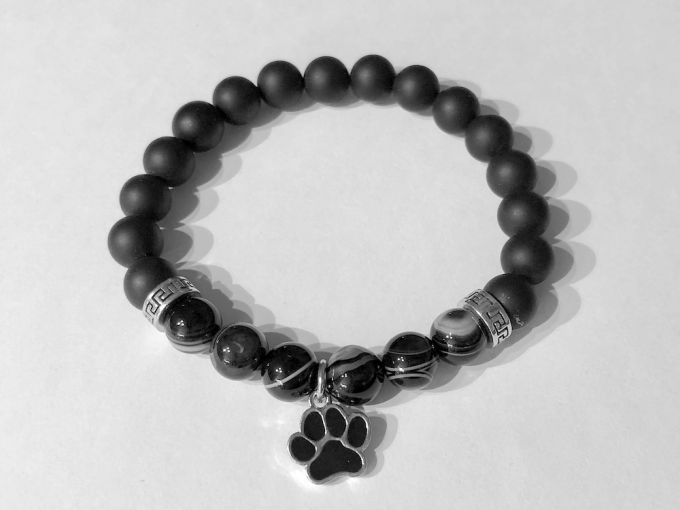 onyx-agate-paw1.jpg onyx-agate-pawprint-bracelet