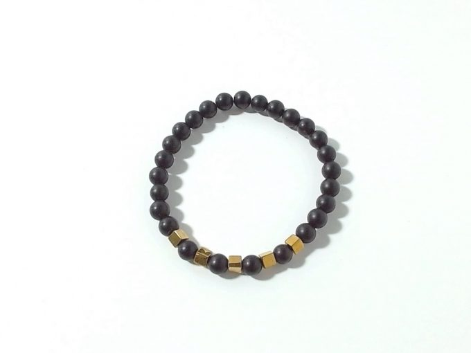 6mm-black-onyx-gold-square-hematite-bracelet