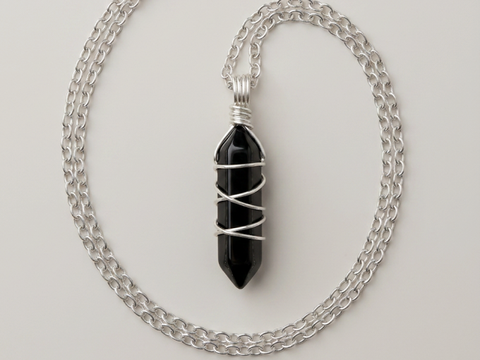 black-onyx-double-point-silver-necklace