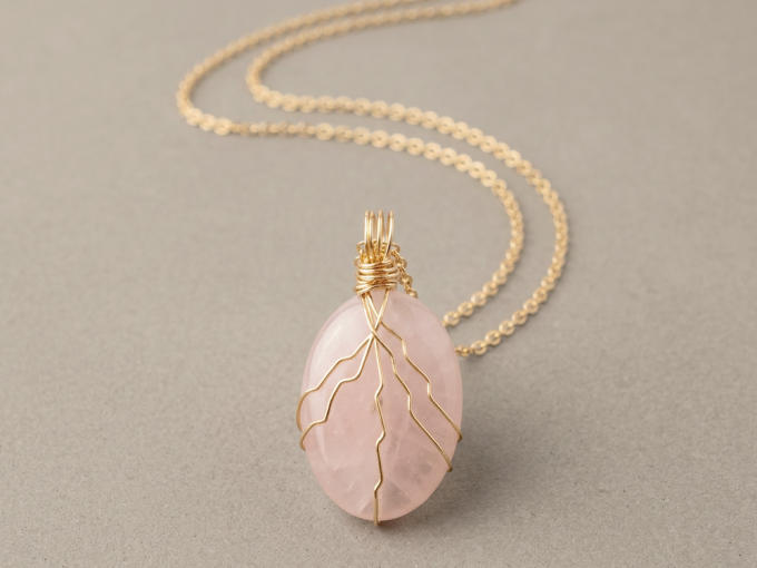 rose-quartz-oval-shape-gold-necklace