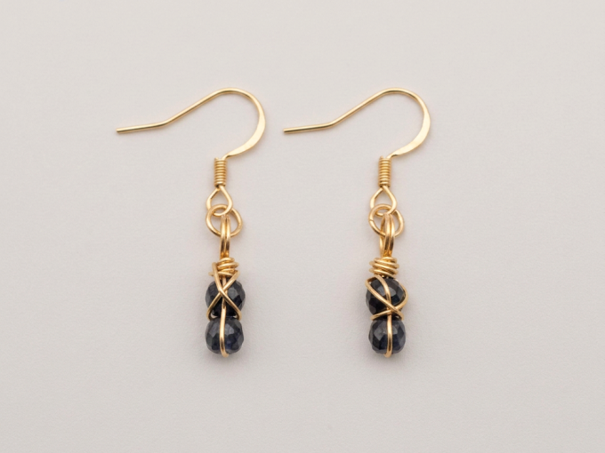 gold-wire-earrings-sapphire